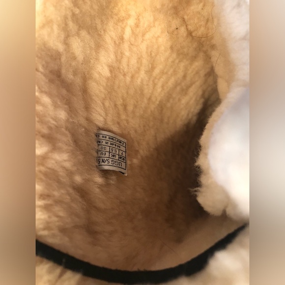 Ladies size 7 black Ugg boots - Picture 6 of 6